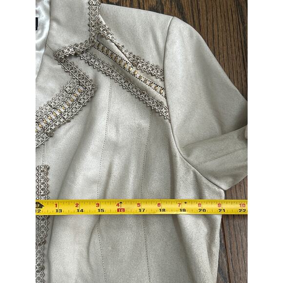 Pamela McCoy 1X Couture Beige Distressed Leather Gold Accents Jacket NWT - Picture 7 of 12